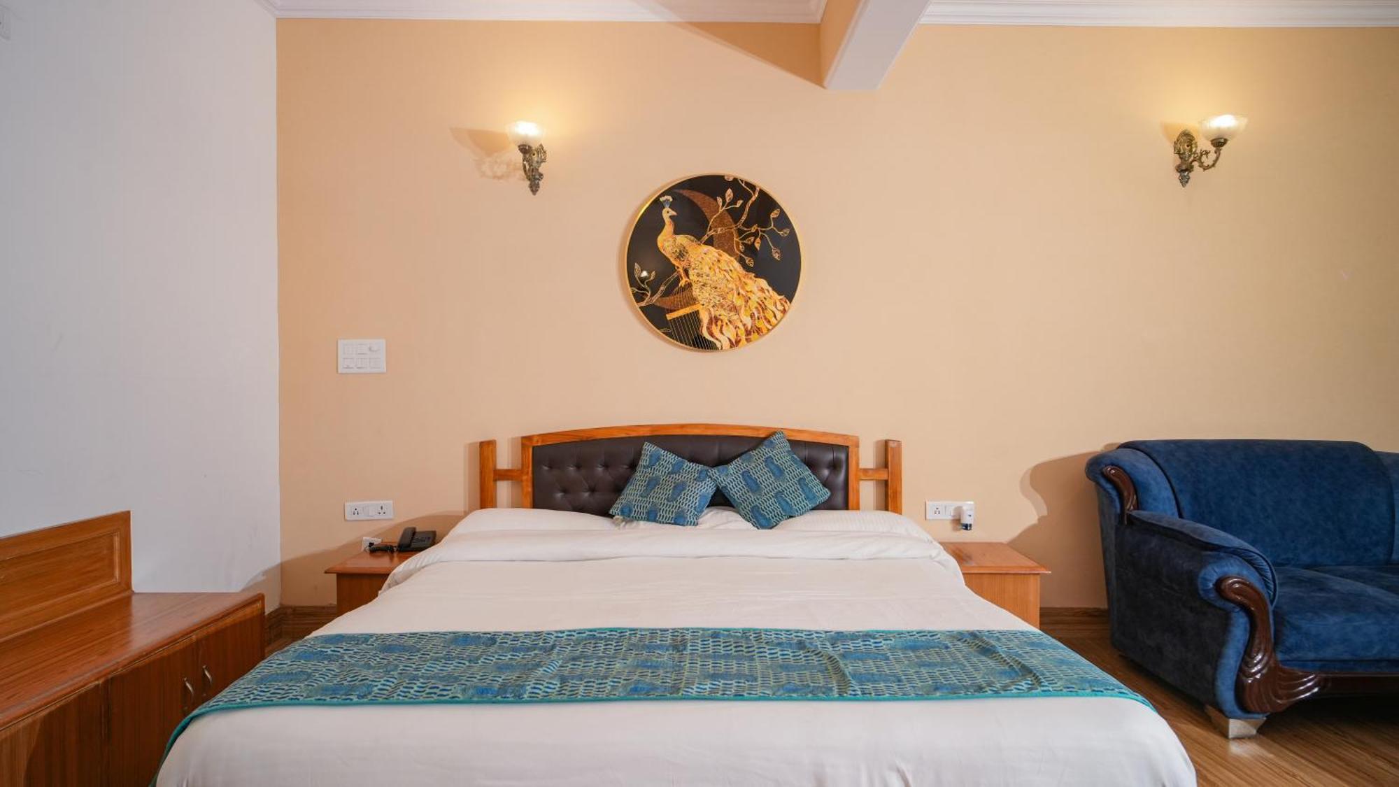 Neelesh Inn- A Luxury Lake View Hotel- 20 Kms From Nainital Bhimtal Exterior photo