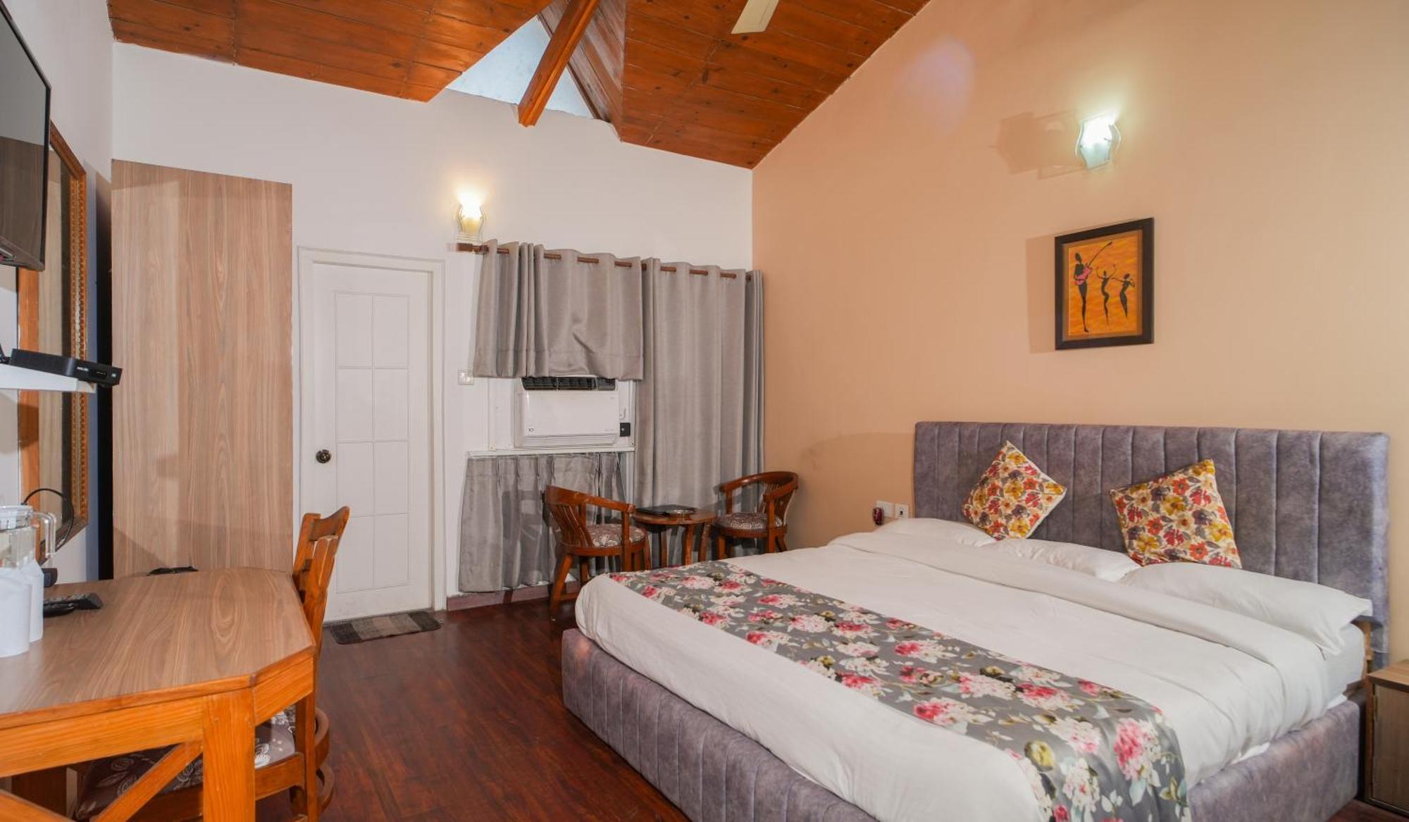 Neelesh Inn- A Luxury Lake View Hotel- 20 Kms From Nainital Bhimtal Exterior photo