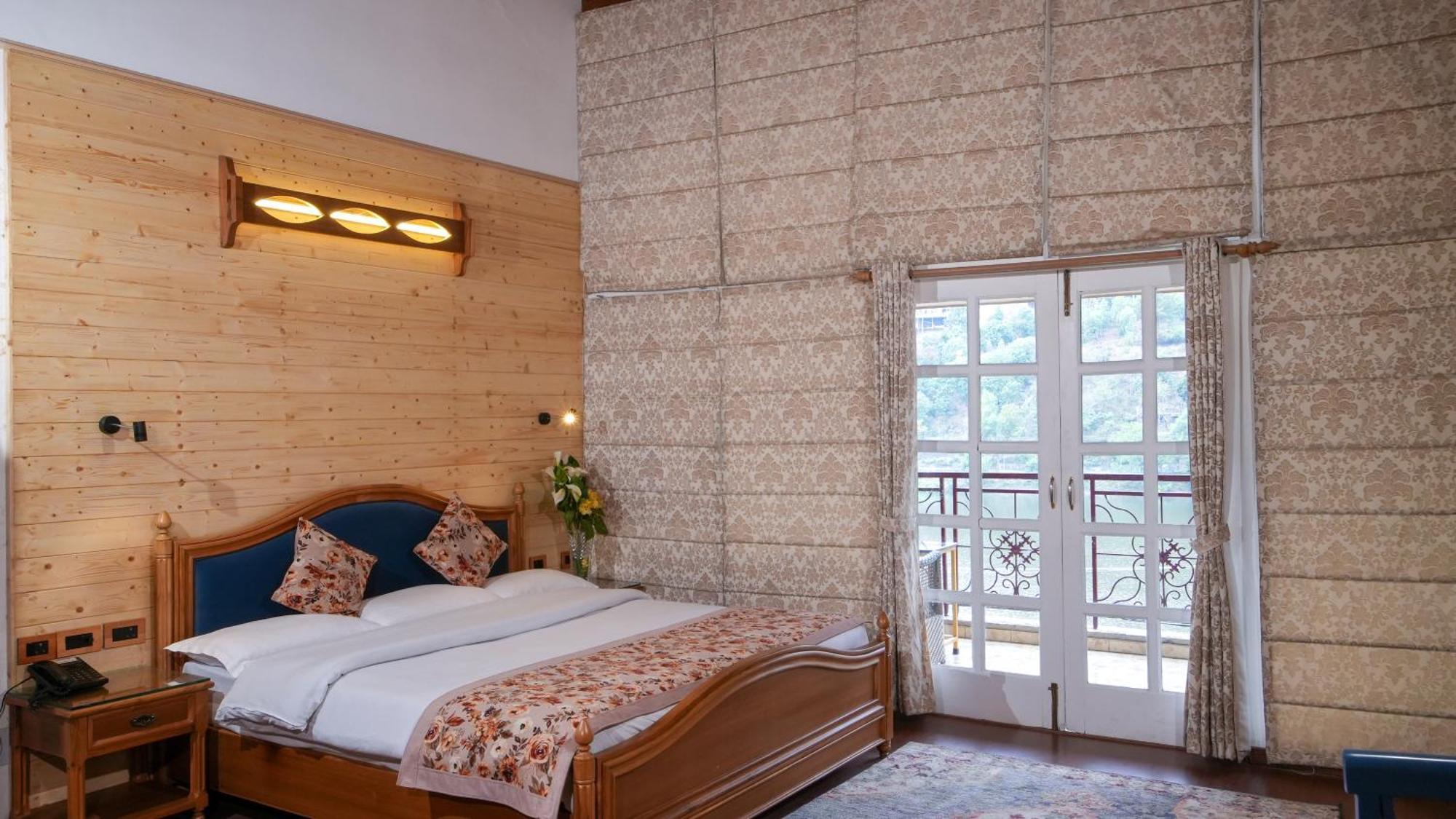 Neelesh Inn- A Luxury Lake View Hotel- 20 Kms From Nainital Bhimtal Exterior photo