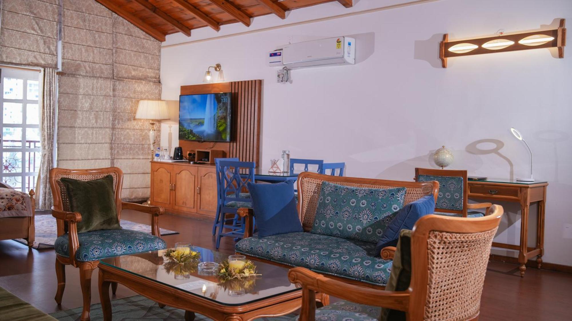 Neelesh Inn- A Luxury Lake View Hotel- 20 Kms From Nainital Bhimtal Exterior photo