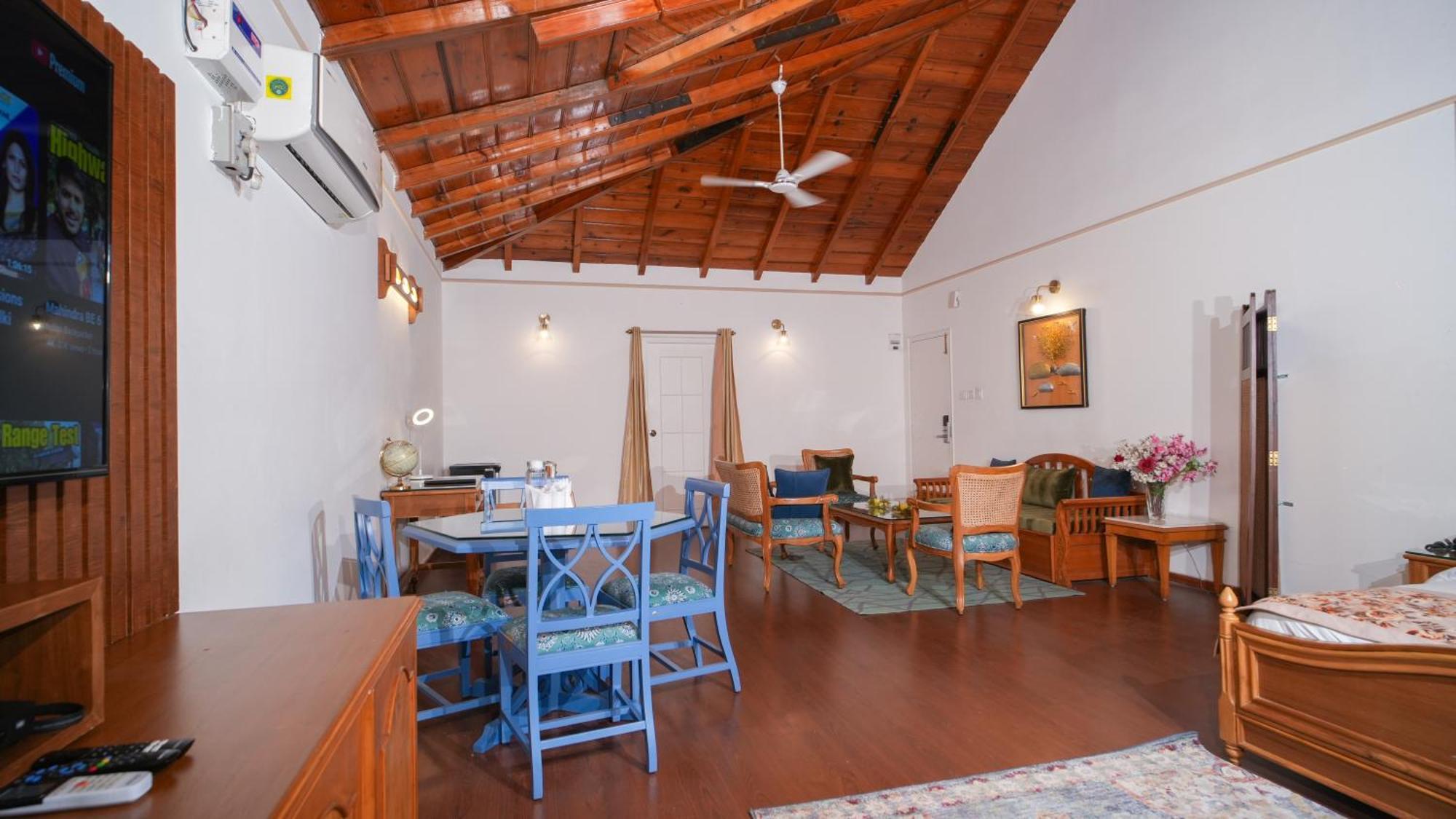 Neelesh Inn- A Luxury Lake View Hotel- 20 Kms From Nainital Bhimtal Exterior photo