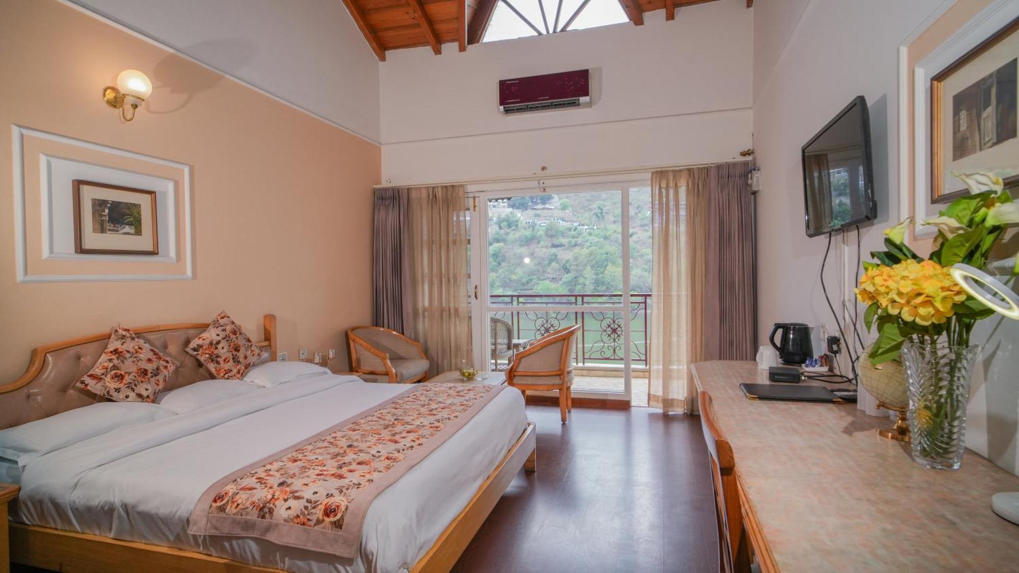 Neelesh Inn- A Luxury Lake View Hotel- 20 Kms From Nainital Bhimtal Exterior photo