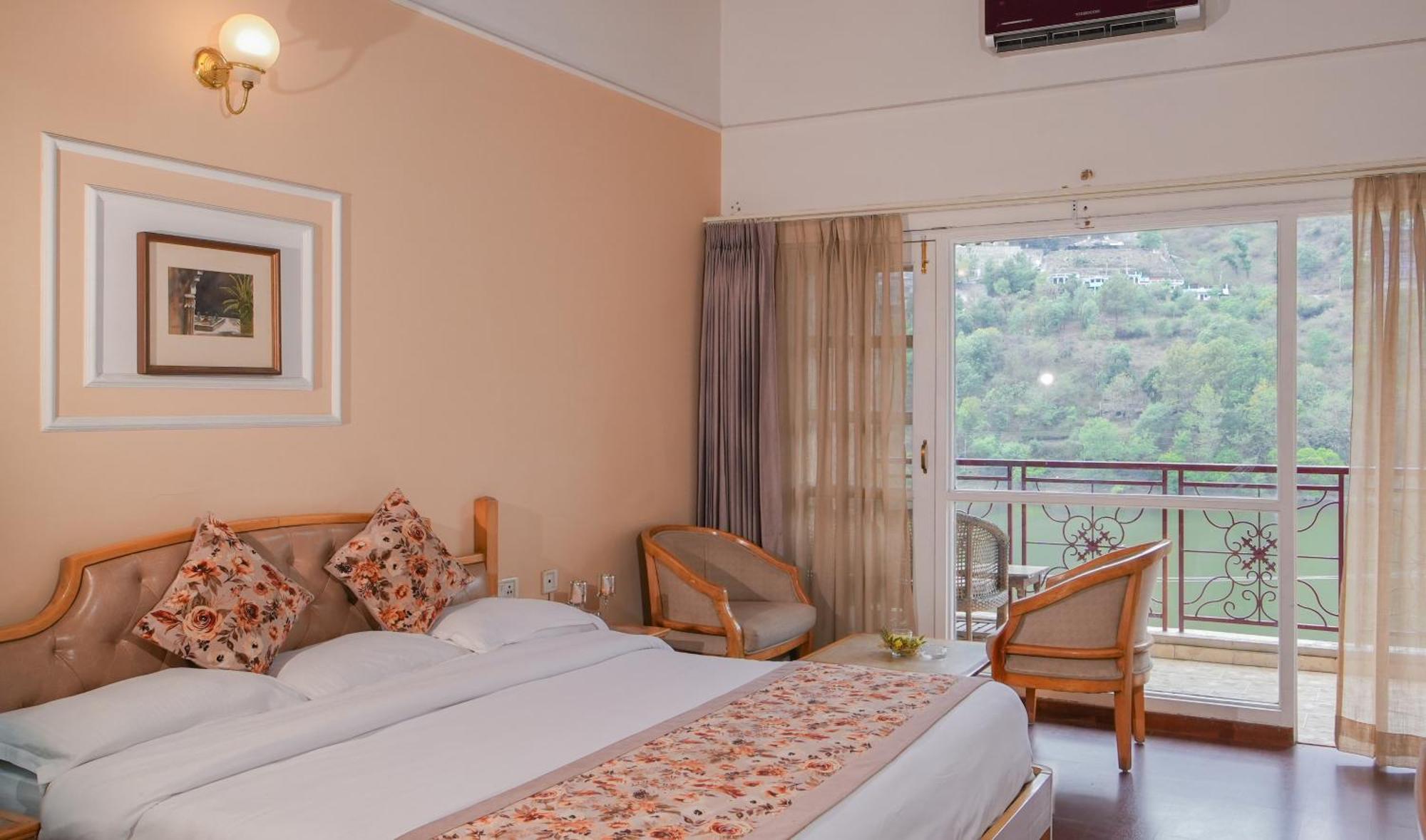 Neelesh Inn- A Luxury Lake View Hotel- 20 Kms From Nainital Bhimtal Exterior photo