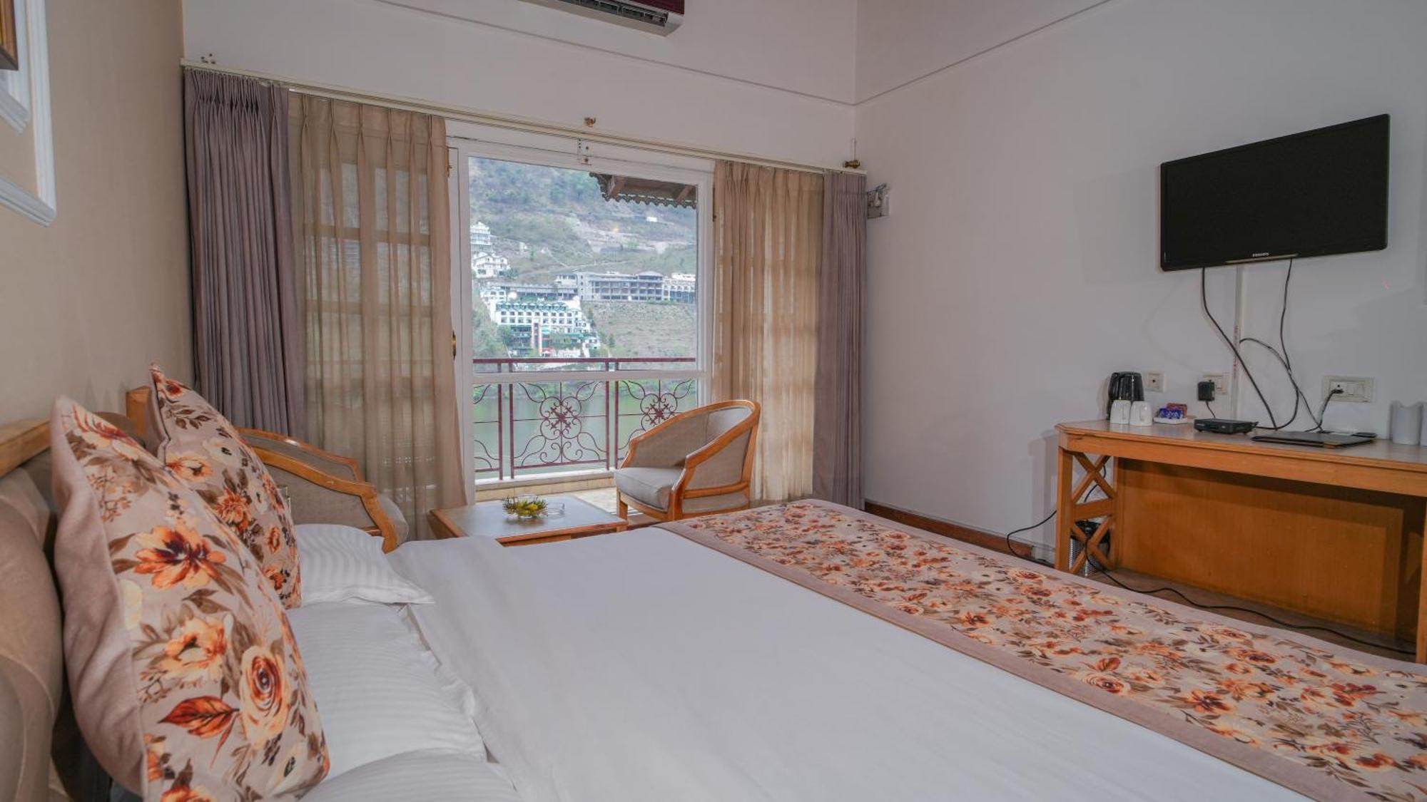 Neelesh Inn- A Luxury Lake View Hotel- 20 Kms From Nainital Bhimtal Exterior photo
