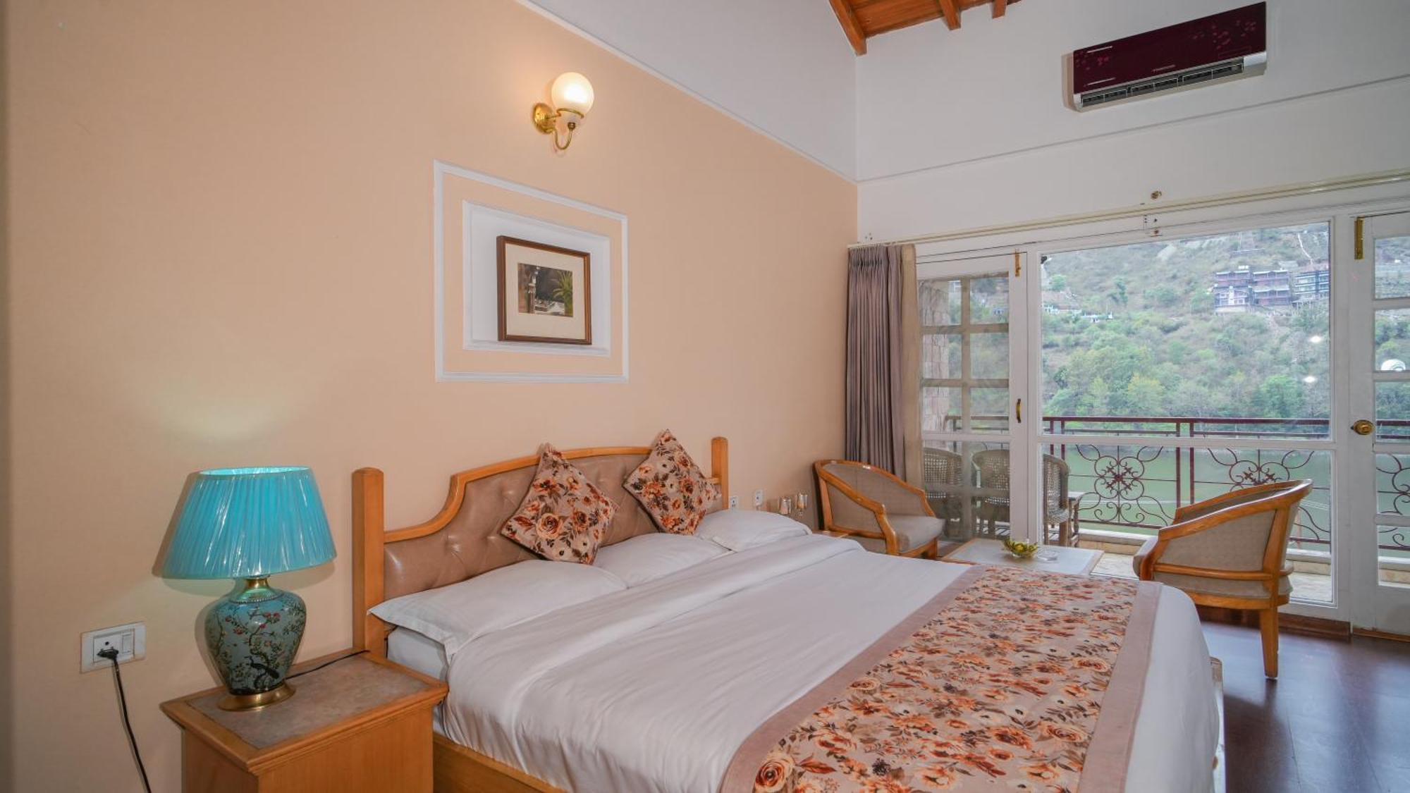 Neelesh Inn- A Luxury Lake View Hotel- 20 Kms From Nainital Bhimtal Exterior photo