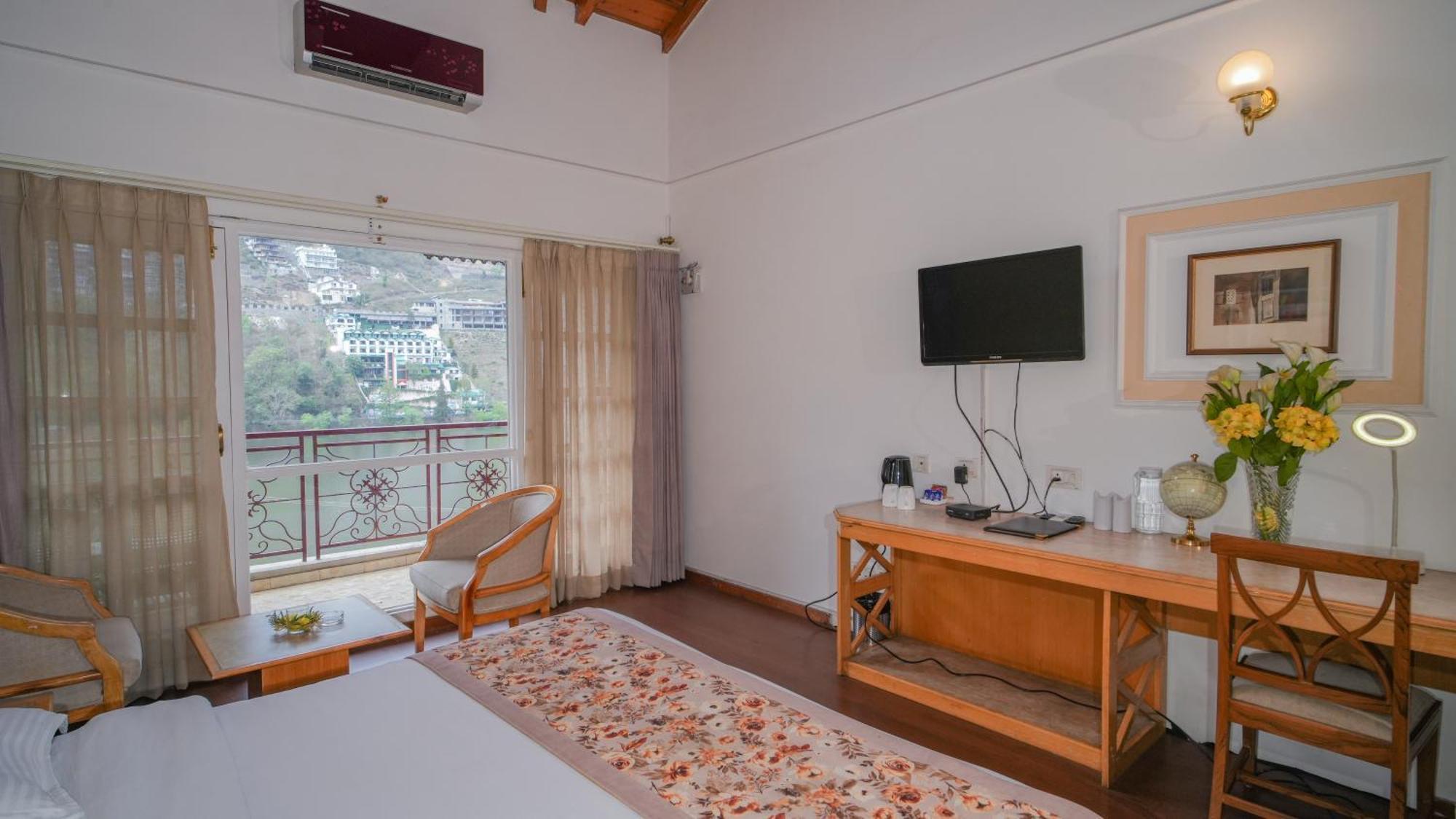 Neelesh Inn- A Luxury Lake View Hotel- 20 Kms From Nainital Bhimtal Exterior photo