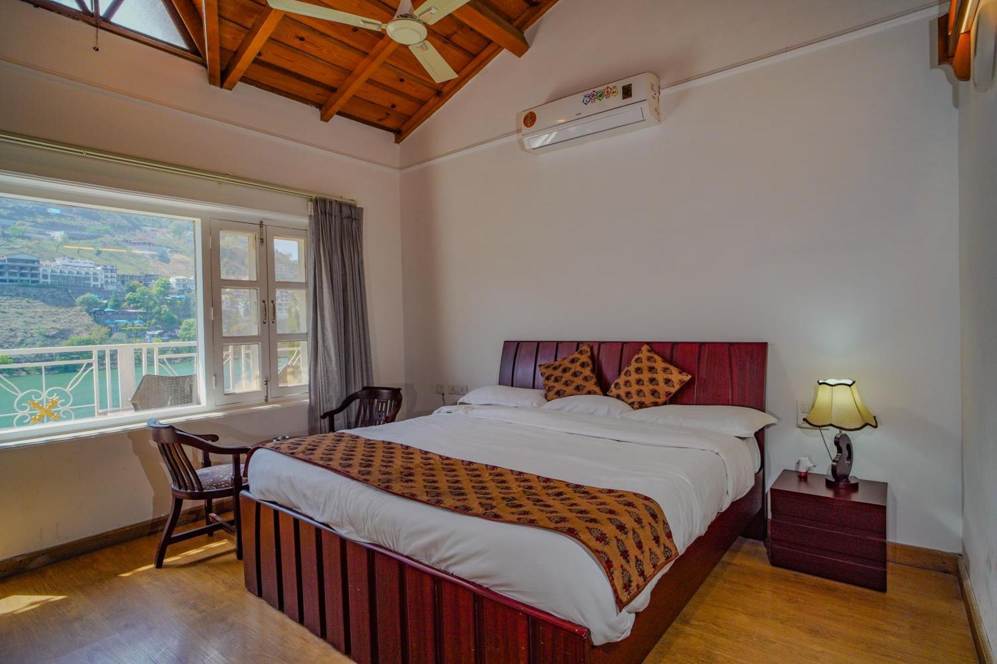 Neelesh Inn- A Luxury Lake View Hotel- 20 Kms From Nainital Bhimtal Exterior photo