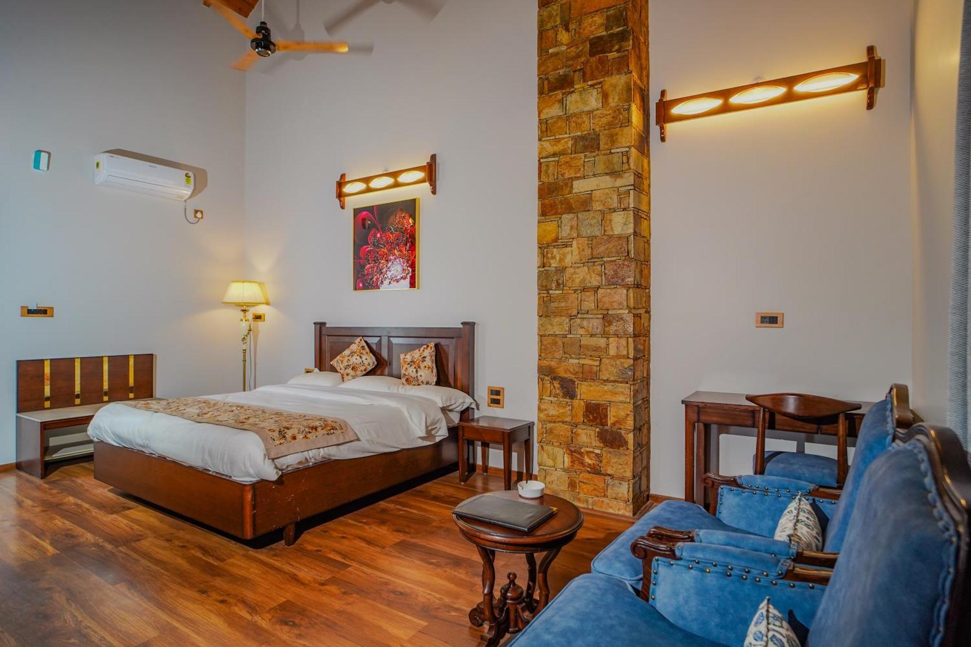 Neelesh Inn- A Luxury Lake View Hotel- 20 Kms From Nainital Bhimtal Exterior photo