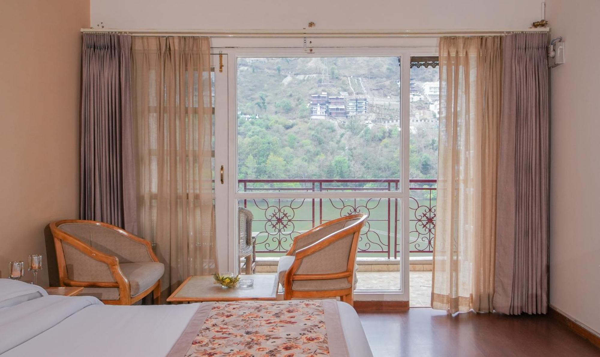 Neelesh Inn- A Luxury Lake View Hotel- 20 Kms From Nainital Bhimtal Exterior photo