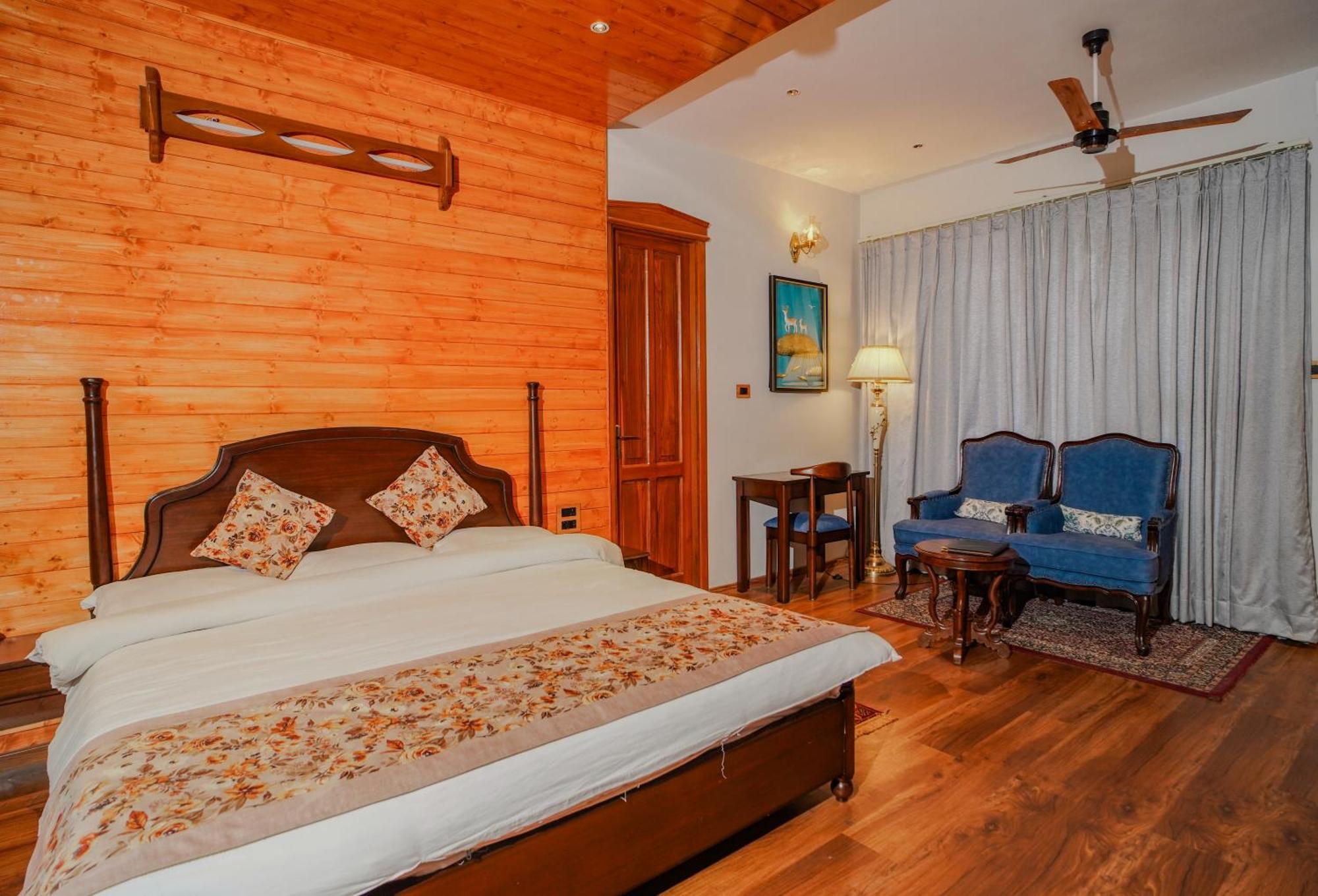 Neelesh Inn- A Luxury Lake View Hotel- 20 Kms From Nainital Bhimtal Exterior photo