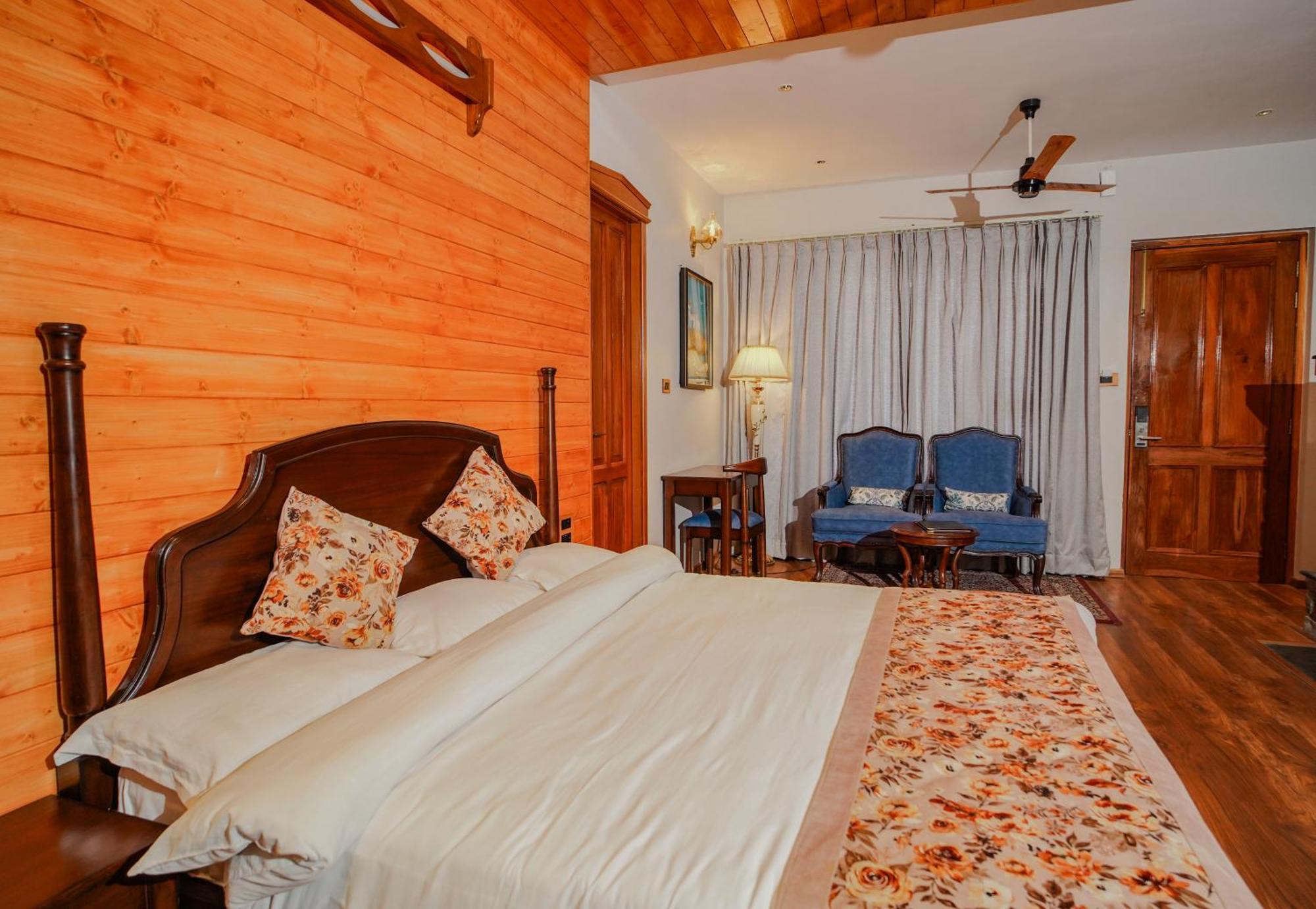Neelesh Inn- A Luxury Lake View Hotel- 20 Kms From Nainital Bhimtal Exterior photo