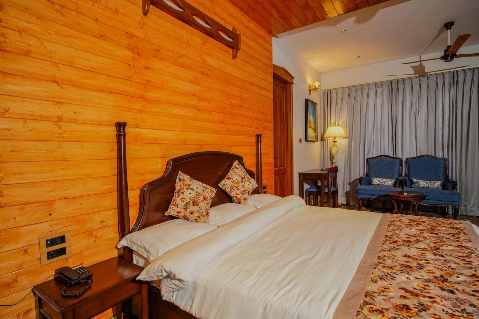 Neelesh Inn- A Luxury Lake View Hotel- 20 Kms From Nainital Bhimtal Exterior photo